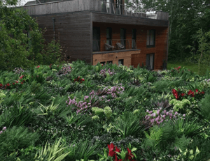 green-roof-with-artificial-plants