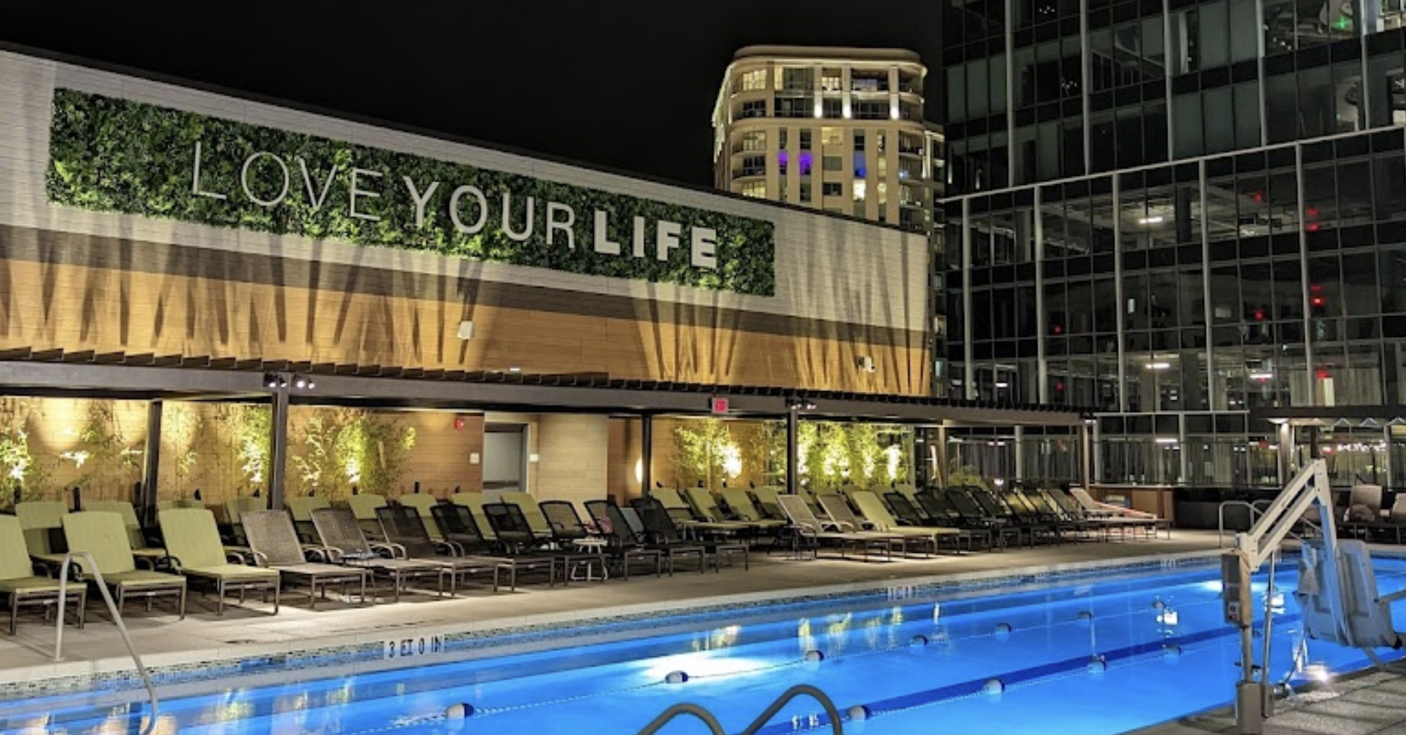 lifetimefitnesspeachtreegeorgiagreenwall-1